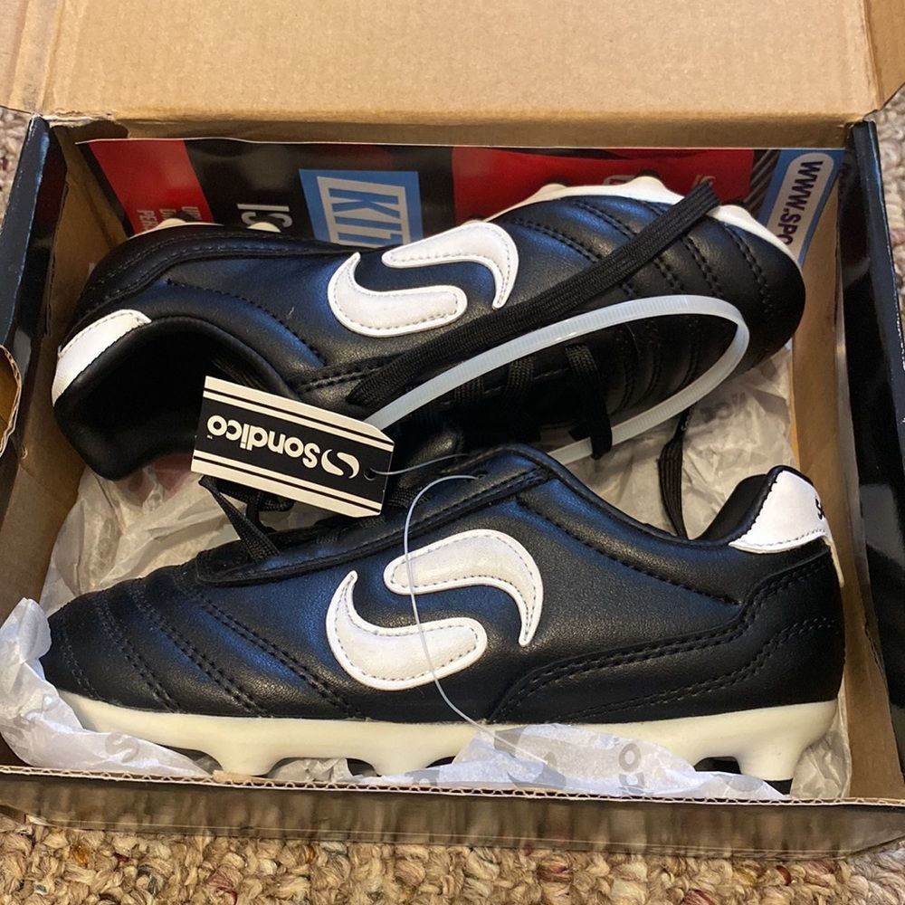 Sondico soccer cleats C12